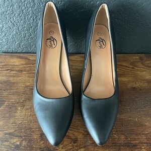 Trary Women’s Black Pump Heels pointed toe US size 11